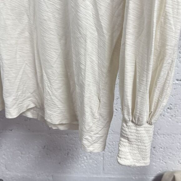 Nation LTD Cream Fitted Long Sleeve Blouse - Like New - Size Small Cuffed - Picture 4 of 5